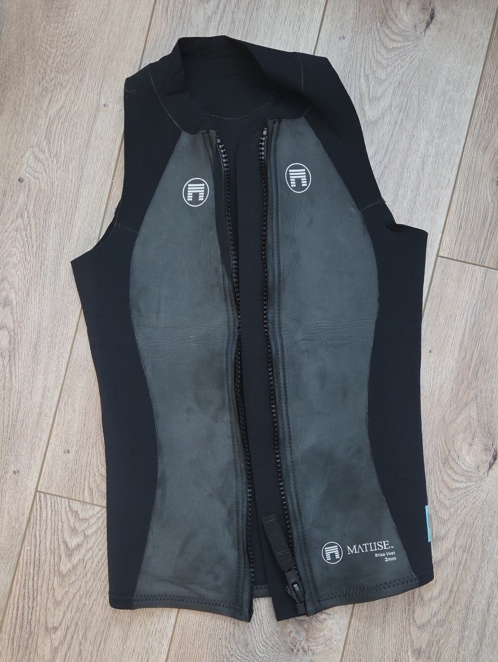 Matuse Women’s Black Front-Zip Neoprene Wetsuit Vest